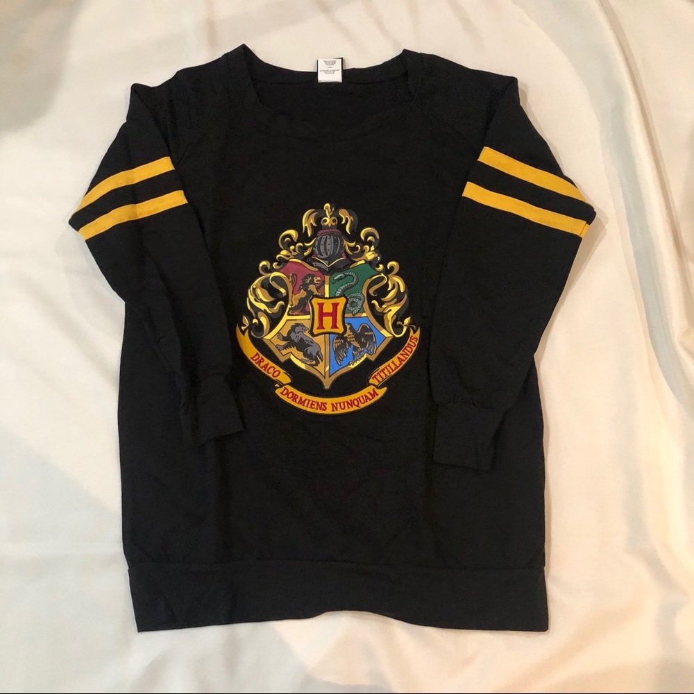 Hogwarts Sweatshirt From Universal Studios - image 1